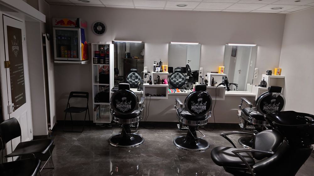 Les fauteuils du salon Coiffure NOUICER